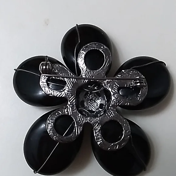 Vintage Flower Brooch with Black Gemstones - Picture 2 of 3